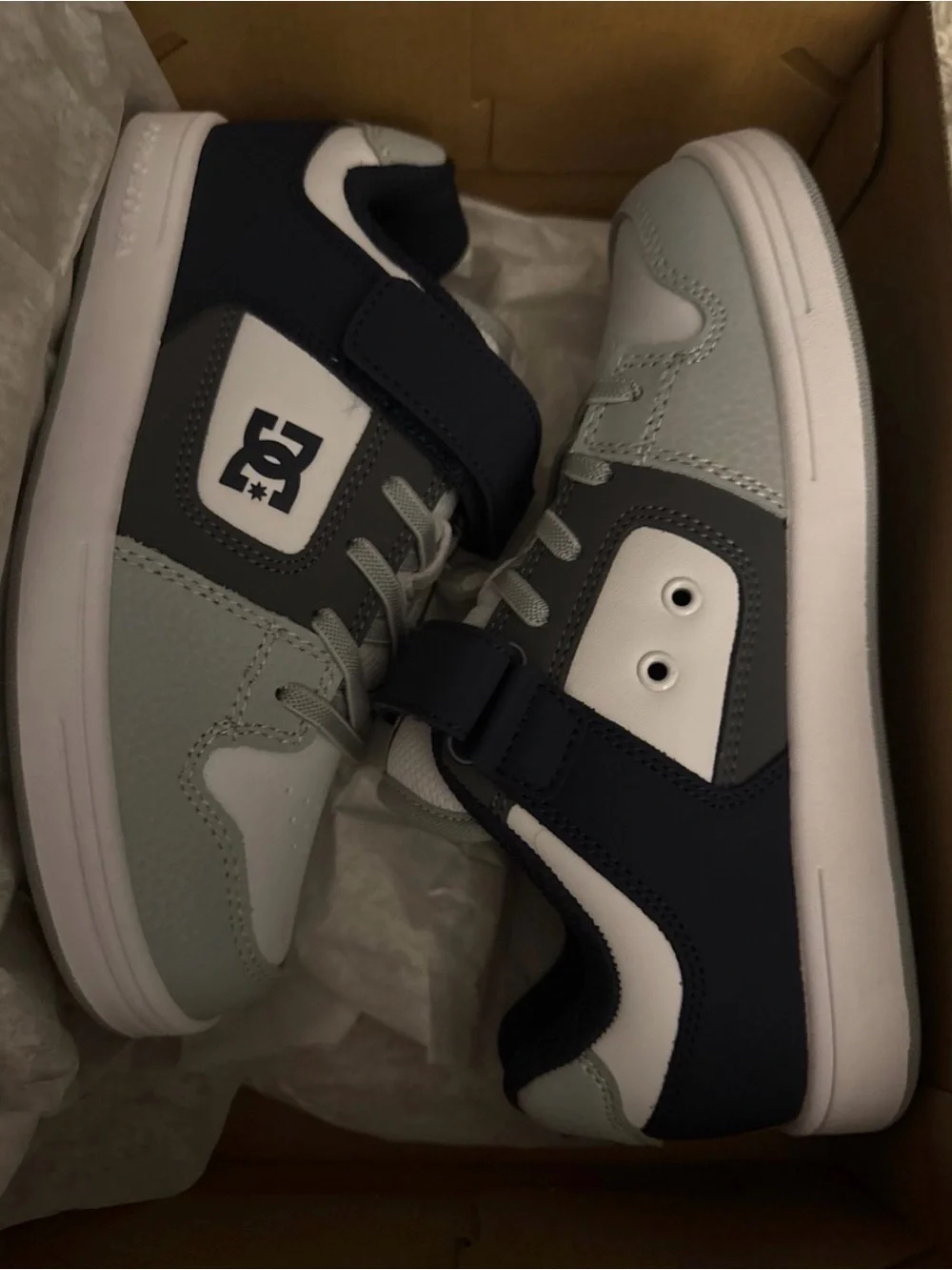 DC Shoes Boys Manteca 4 V, size 3